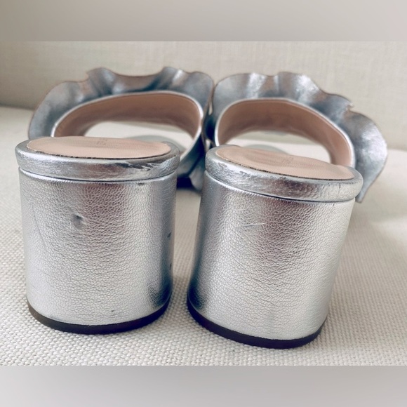 LOEFFLER RANDALL VERA RUFFLE SLIDES IN SILVER LEATHER - Picture 4 of 6